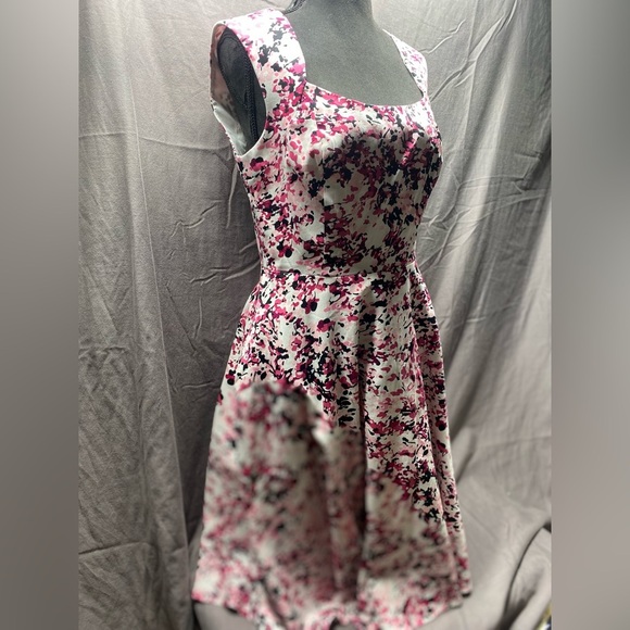 White House black market Spring Easter Dress sz 8 M Fit & Flare - Picture 2 of 9